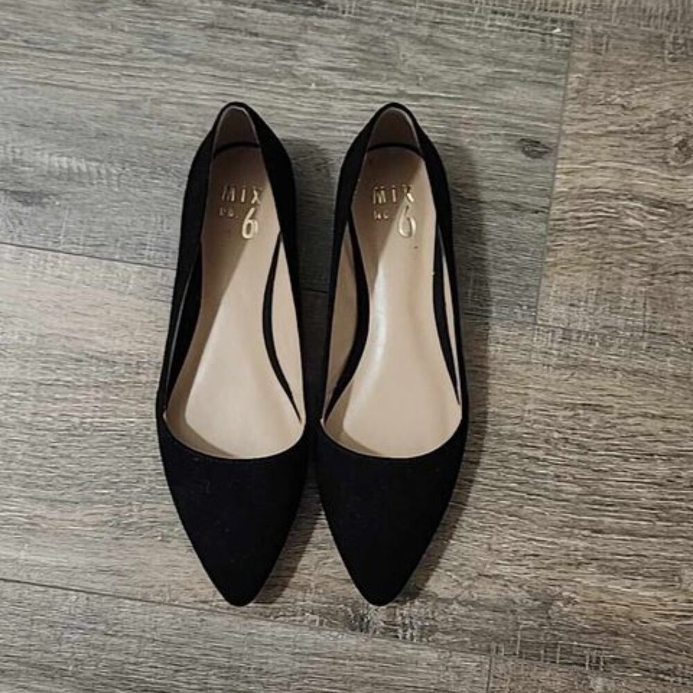 Mix no 6 black faux suede flats, sz 8